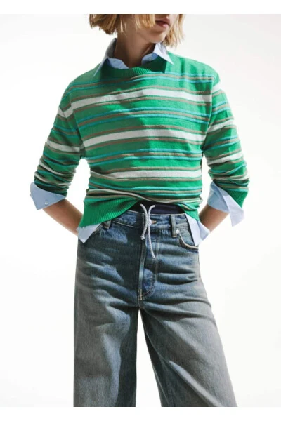 Round neck striped sweater - 7