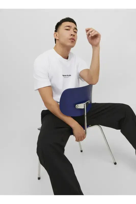 Round neck white men's t-shirt - 4