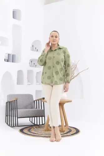 Рубашка цвета морской волны большого размера с кружевной отделкой ришелье. - 7