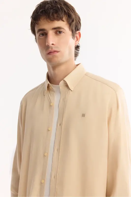 Рубашка из тенселя бежевого цвета с пуговицами и воротником Comfort Fit B002001 - 5