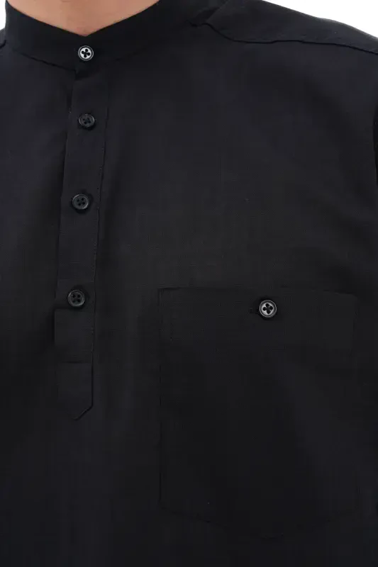 РУБАШКА ЛЬНЯНАЯ С ВОРОТНИКОМ СТОЙКОЙ, НА ПОЛОВИНУ НА ПУГОВИЦАХ ДЛЯ ХАДЖА И УМРЫ - ЧЕРНАЯ - 3