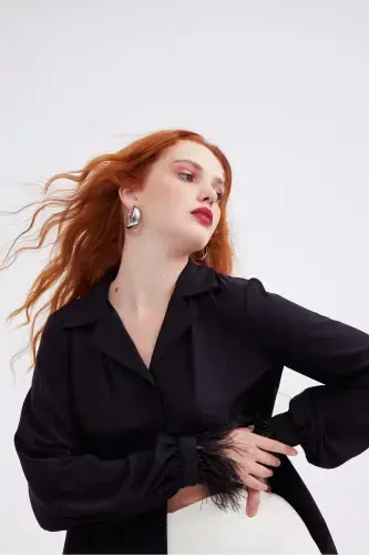 Рубашка свободного кроя с отделкой из страусиных перьев - Черный - 4