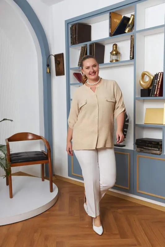 Рубашка визон большого размера с карманами, деталями из камней на клапане. - 4