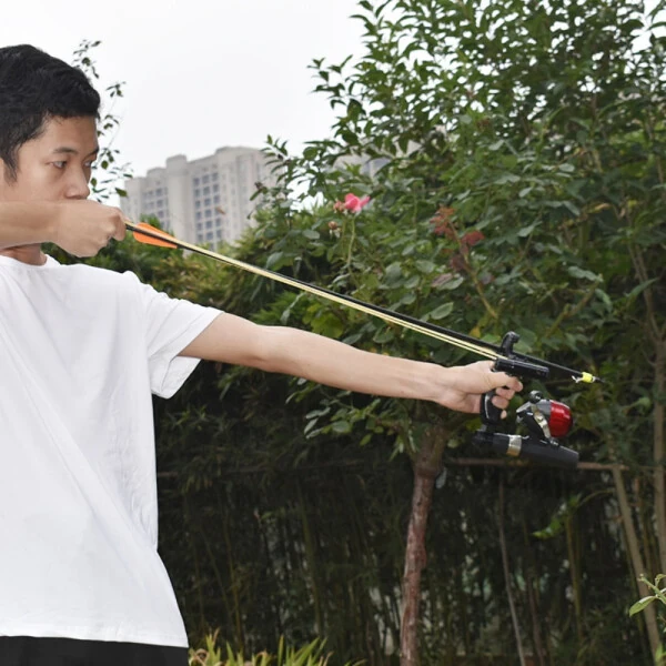 Рыболовная рогатка Runzkzy с лазерным прицелом, перьями и стрелами для охоты. - 4