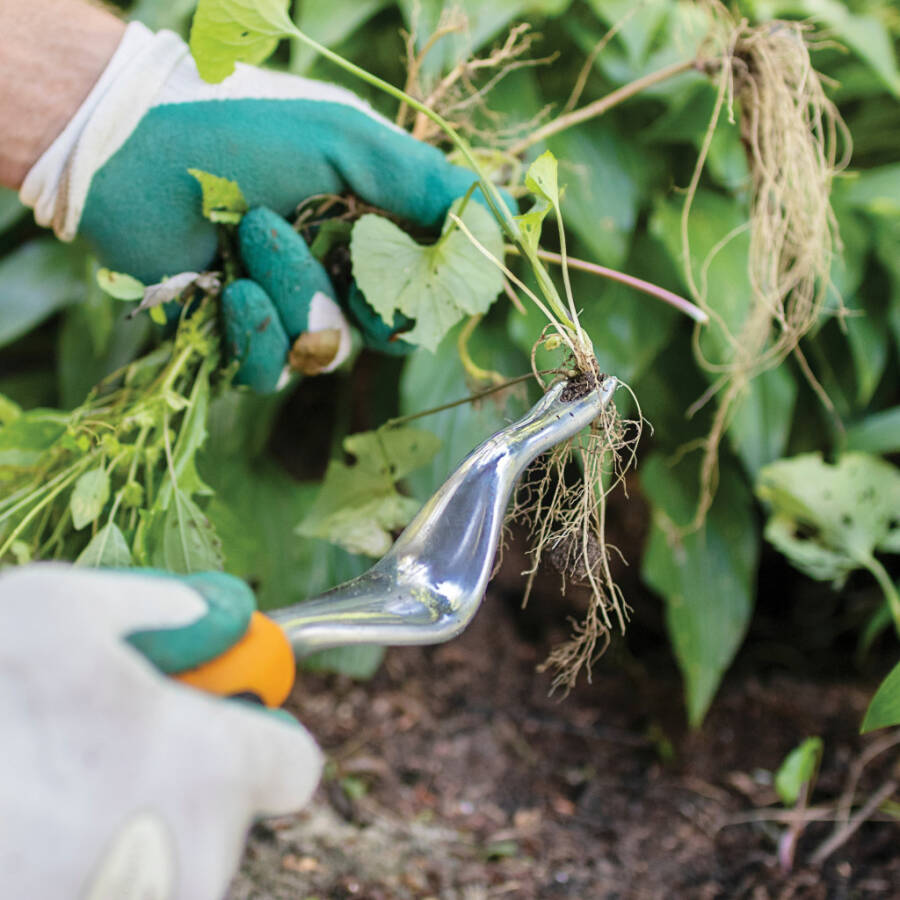 Садовый инструмент Fiskars Ergo Weeder с алюминиевой головкой и эргономичной ручкой. - 5
