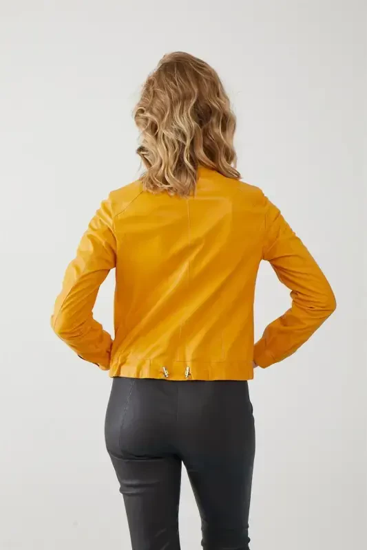 Sari ayollar uchun charm ko'ylagi - 3