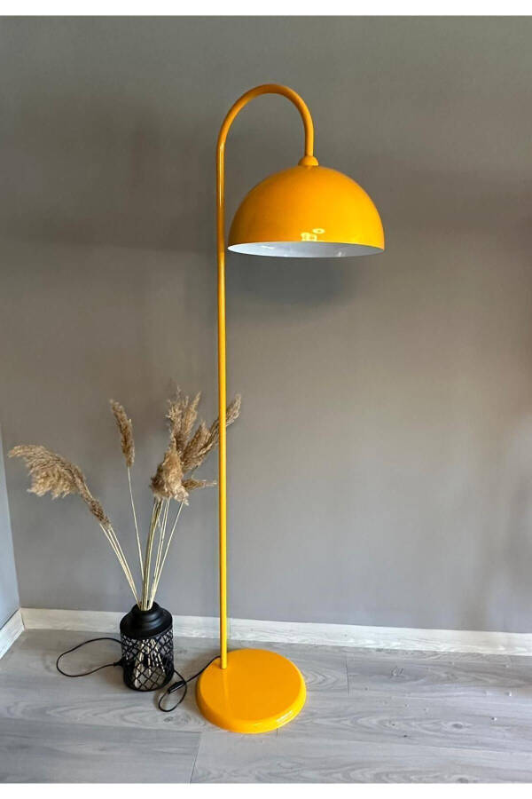 Sari Lampa Modern Dekorativ Metall O'tirish Xonasi Ish Xonasi Zamin Chiroqi - 13