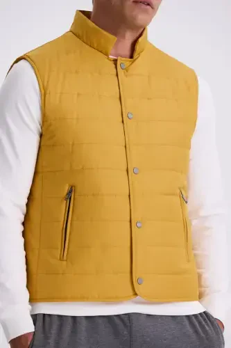 Sari rangli to'g'ri yopqali jilet - 3