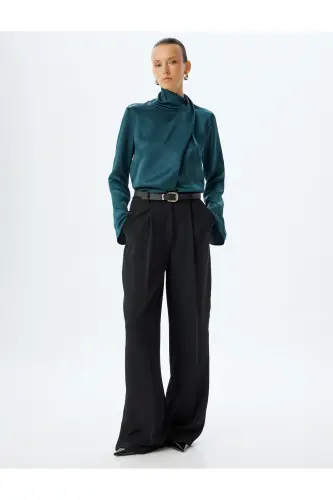 Saten Bluz Asimetrik Dik Yaka Drape Detaylı Uzun Kollu-Yeşil - 2