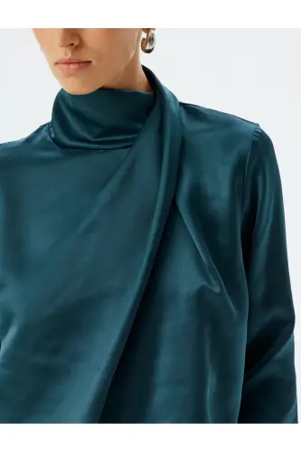 Saten Bluz Asimetrik Dik Yaka Drape Detaylı Uzun Kollu-Yeşil - 5