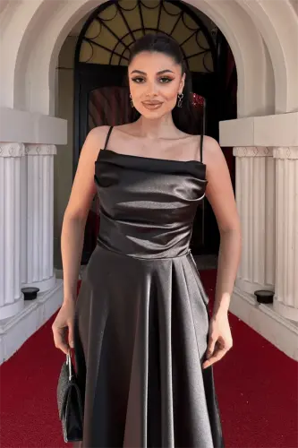 Saten Mato Orqa Ip Tafsilotlari Nosimmetrik Kesimli Libos - QORA - 4