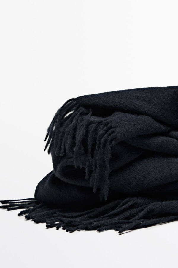 Scarf with fringes, made of wool and cashmere blend. - 5