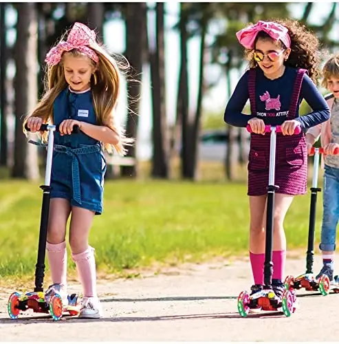 Scooters for Kids 3 Wheel Kick Scooter for Toddlers Girls & Boys, 4 Adjustable Height, Lean to Steer, Extra-Wide Deck, Light Up Wheels for Children from 3 to 14 Years Old 