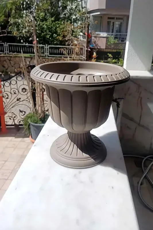 Serinova Nergis Saksı 6 Litre Deliksiz Mocha Kahve Ayaklı Plastik Çiçek Saksısı-Kahve - 6