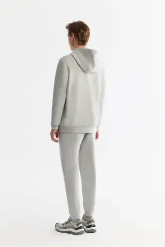 Серый свитер с капюшоном - 3