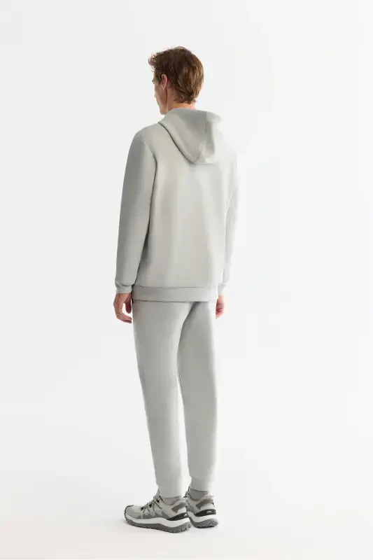 Серый свитер с капюшоном - 3