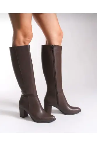 Shoes Kadın Acı Kahve 7cm Topuklu Deri Görünümlü Çizme Kahverengi-Kahverengi - TAF (1)