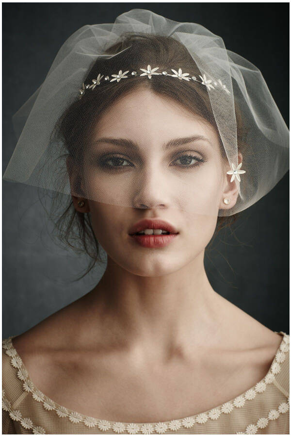 Short Bridal Veil with Comb - 1