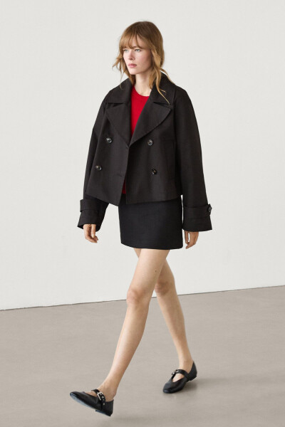 Short cotton trench coat with a layered collar. - 2