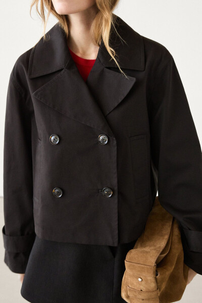 Short cotton trench coat with a layered collar. - 4