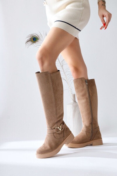 Short heeled suede boots with buckle detail and zipper - 4