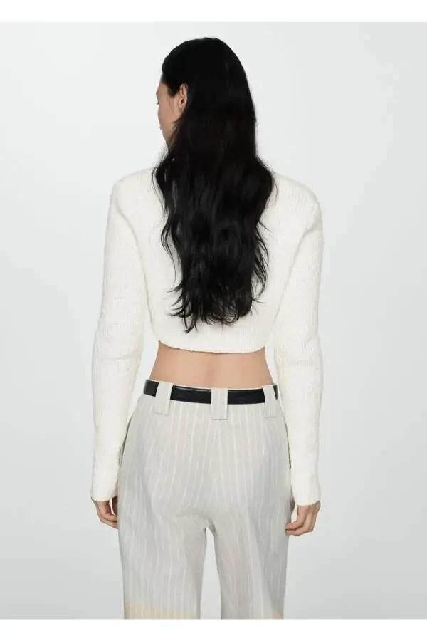 Short knitted cardigan - 4