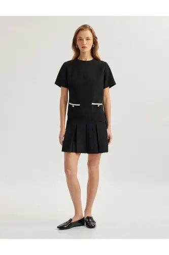 Short Sleeve Crew Neck Applique Double Pocket Detail A-Line Mini Pleated Dress - 1