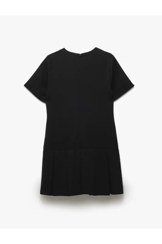 Short Sleeve Crew Neck Applique Double Pocket Detail A-Line Mini Pleated Dress - 4