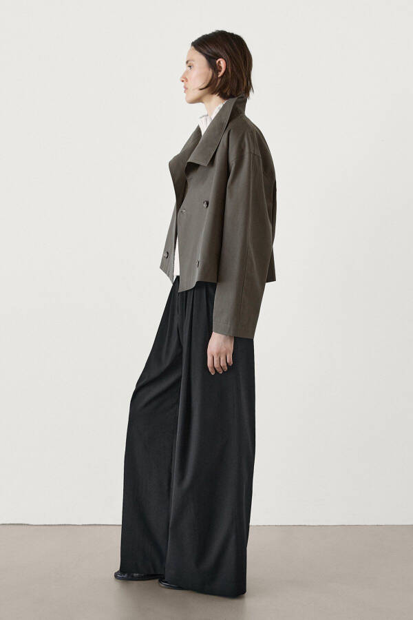 Short trench coat with a stand-up collar - 2