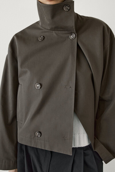 Short trench coat with a stand-up collar - 5