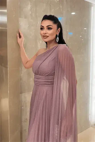 Simli toʻr mato plisse detallari bilan bezatilgan kechki libos - GUL QURUSI - 3