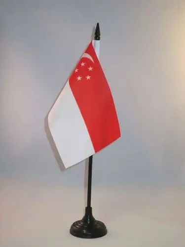 Singapore Table Flag 4'' x 6'' - Singaporean Desk Flag 15 x 10 cm. - Black plastic stick and base - AZ FLAG - 1