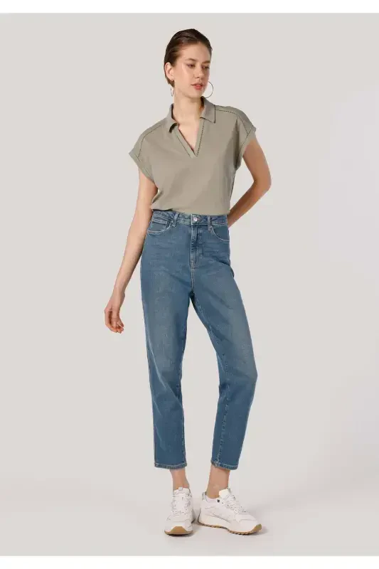 Синие женские брюки Maria Mom Fit с высокой талией и зауженными штанинами - COLIN’S