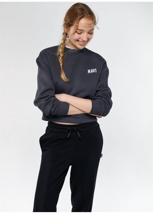 Синий свитер с круглым вырезом для женщин синего цвета M1611601-70763 LOGO SHORT SWEATSHIRT - 3