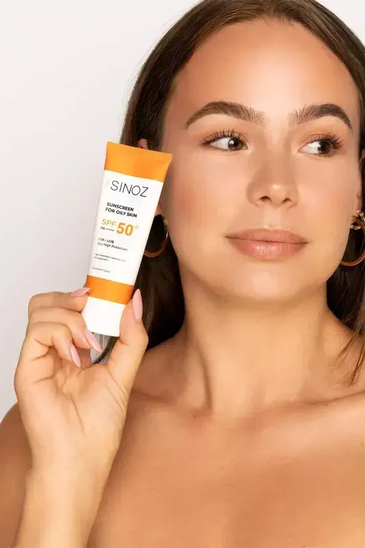 Sinoz Illuminating Facial Sunscreen SPF50+ / PA++++ for Oily Skin - 2