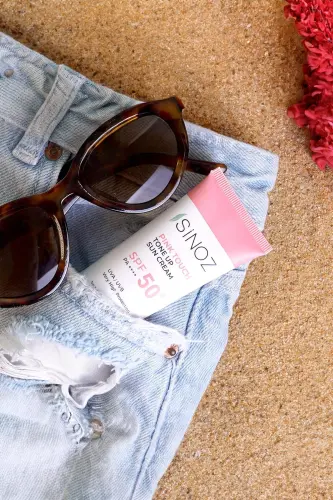 Sinoz SPF 50+ Pembe Aydınlatıcı Yüz Güneş Kremi PA++++ 50 ML - 3
