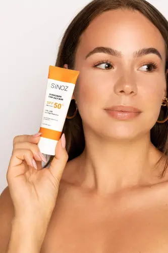Sinoz yog'li teriga mo'ljallangan yorituvchi yuqori himoya ega quyoshdan saqlovchi yuz kremi SPF50+ / PA++++ - BÜYÜKBEDENIZ (1)
