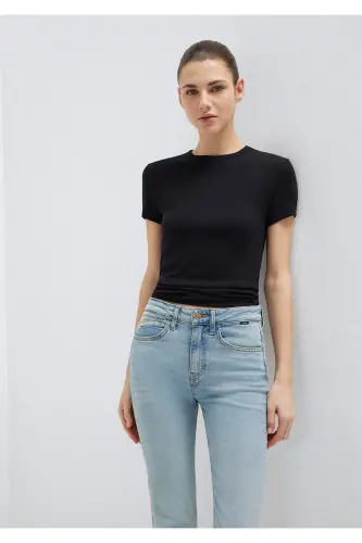 Siyah Basic Tişört Fitted / Vücuda Oturan Kesim 1613081-900 - Siyah-900 