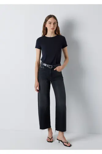 Siyah Basic Tişört Slim Fit / Dar Kesim 1612904-900 - Siyah - MAVI (1)