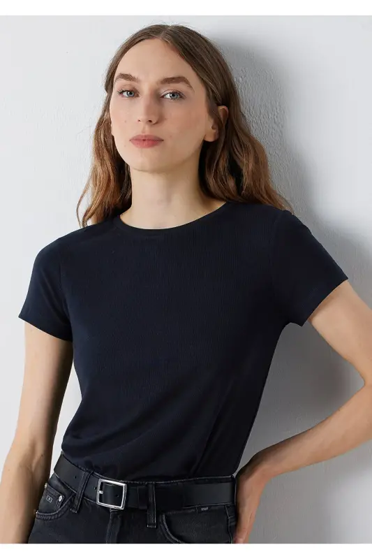 Siyah Basic Tişört Slim Fit / Dar Kesim 1612904-900 - Siyah - 1