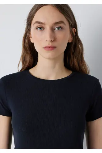 Siyah Basic Tişört Slim Fit / Dar Kesim 1612904-900 - Siyah - 6