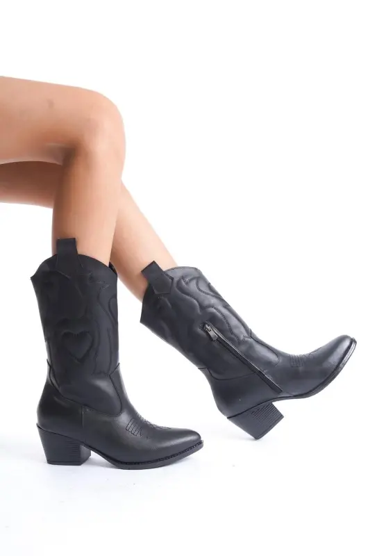 Siyah Cilt Deri Kalp Nakışlı Kovboy Fermuarlı Western Kadın Çizme-Siyah Kalp - BAK STORE