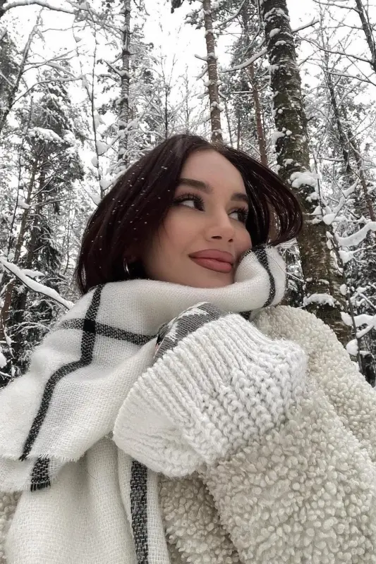 Siyah Çizgili Beyaz Atkı-Beyaz - 1