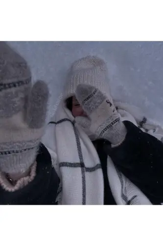 Siyah Çizgili Beyaz Atkı-Beyaz - 7