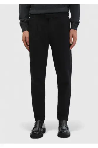 Siyah Düz Dokuma Carrot Fit Casual Pamuk Karışımlı Pantolon - RAMSEY (1)