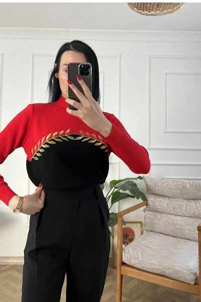 Siyah Kırmızı Gold Nakış Detaylı Triko - GENEL MARKALAR