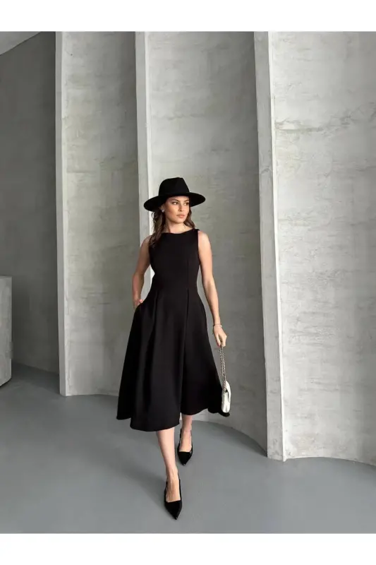 Siyah Krep Kumaş Yırtmaç Detaylı Abiye Elbise-Sİ - LACASE