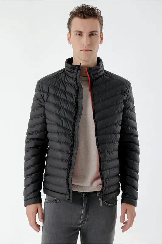 Siyah Su Itici Rüzgar Geçirmez Dynamic Fit Rahat Kesim Şişme Mont-Siyah - 2