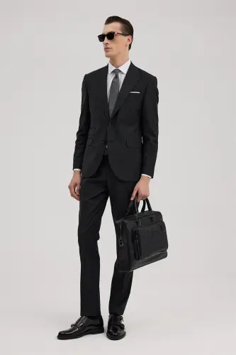 Siyah Yünlü Slim Fit Sivri Yaka Takım Elbise - 1