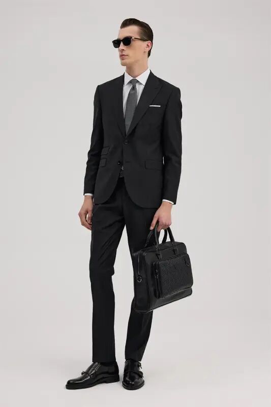 Siyah Yünlü Slim Fit Sivri Yaka Takım Elbise - Jakamen